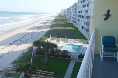 Image de Direct Oceanfront. Unité d'extrémité avec vue panoramique se sent comme le paradis! !