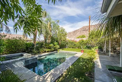 Image de Maison de vacances privée avec système d'eau salée. Piscine / Spa - Coachella 12-14 disponible