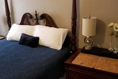 Image de West Lubbock Townhouse, à proximité des commerces, accès facile à la technologie et au centre-ville