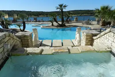 Image de Retraite au bord du lac à l'île sur le lac Travis -1