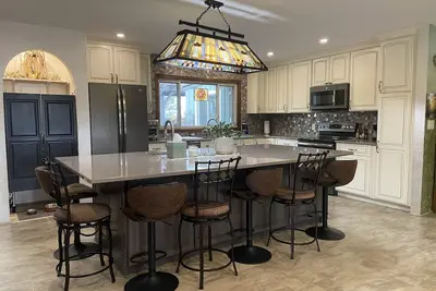 Image de 4-Br 2-Ba Nouvelle rénovation avec Ultimate Gardens sur 1, 5 acres de parc