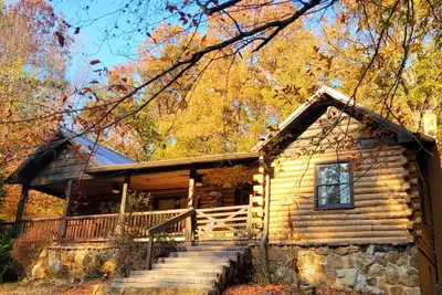 Image de Cabane en rondins rustique avec lac!