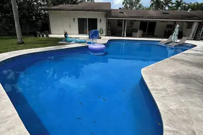 Image de Fantastique maison au bord du lac 5/2 avec cour privée et piscine