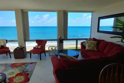 Image de Maili Cove Beachfront Get Away: Piscine, océan et couchers de soleil