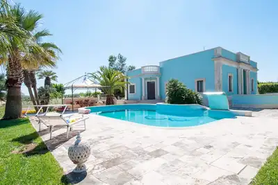 Image de Villa spacieuse avec piscine dans les Pouilles pour 8 personnes