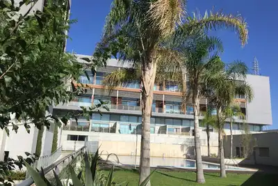 Image de Loft avec terrasse de 24m2, piscine, jardin et garage.