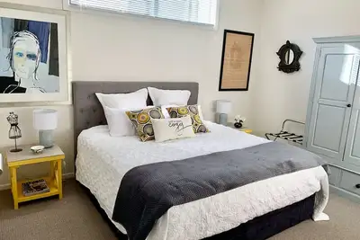 Image de Appartement spacieux dans Trendy Cafe Precinct