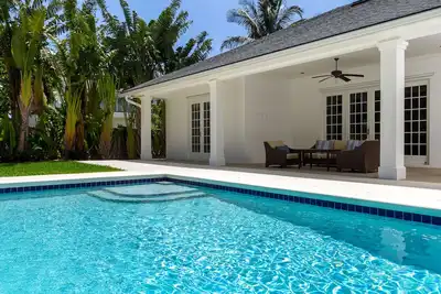 Image de Maison de plage de luxe avec piscine chauffée, à l'est de l'A1a - à quelques pas de la plage privée