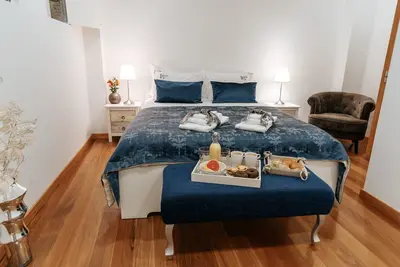 Image de Apt avec 2 lits King Size Idéal pour une famille \/ couples - Authentic Porto Apartments
