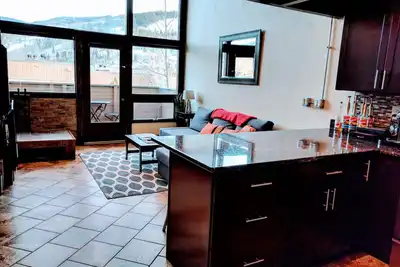 Image de Vail Slope-View Modern Loft Condo avec un accès facile au village de Vail