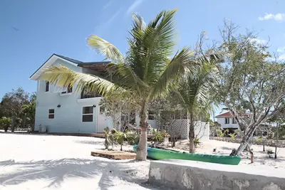 Image de Bonefish Bella Vista situé sur la plage avec vue sur les appartements Bonefish