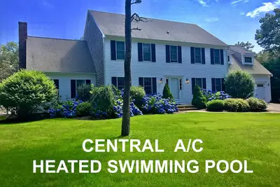 Image de Réunion de famille d'accueil w \/ chauffée Piscine d'eau salée. A \/ C central. Wifi gratuit