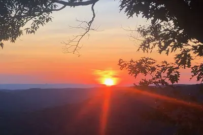 Image de Maison de retraite paisible toute l'année à Berkshires - Couchers de soleil sur les montagnes et les lacs