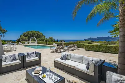 Image de Cannes - Belle villa contemporaine, vue mer panoramique - Piscine privée