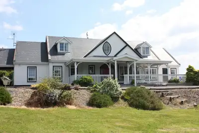 Image de Ouvrir le style Villa Plan américain Ranch avec lac magnifique et vue sur la montagne