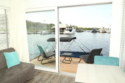 Image de île privée: profiter de l'ambiance sur l'eau et historique de Maastricht
