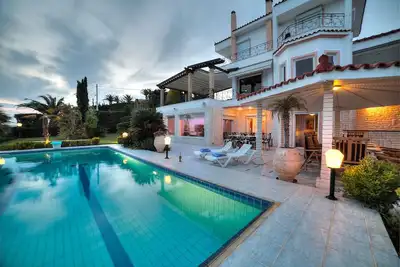 Image de Athens Lagonisi Villa Ioanna 6 Bedroom-5 Bath Piscine / Plage, 4 Saisons