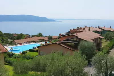 Appartement de deux pièces avec une vue fantastique sur Gaino sur le lac de Garde