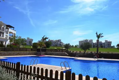 Image de Appartement d'angle au rez-de-chaussée avec terrasse et piscine. Vues sur le terrain de golf et les collines