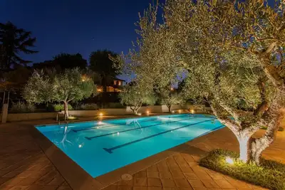 Image de Villa près de Rome avec une grande piscine privée
