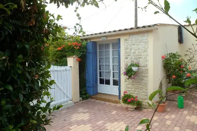 Image de Maison de caractère avec jardin, proche du port de la Cotiniere.
