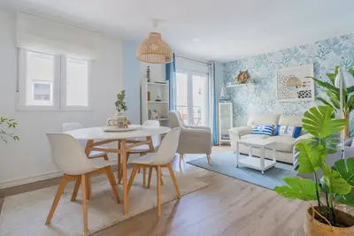 Image de Bel appartement. entièrement rénové. A. C. Wifi gratuit Télévision Tout équipé