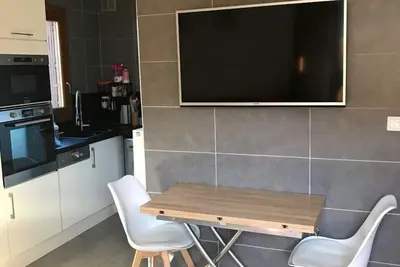 Image de Joli appartement rénové avec vue sur les montagnes