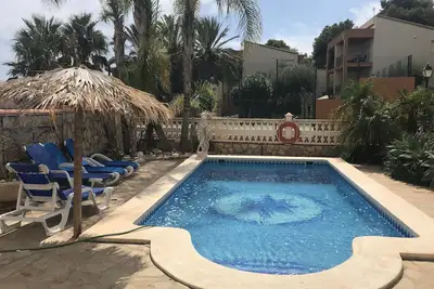 Image de Grande Villa, avec piscine privée & Parking, Beau jardin avec Barbecue, wifi