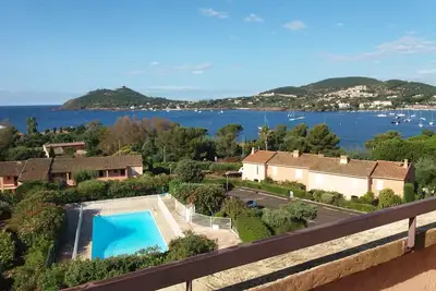 Image de T2 à 150 m de la plage, avec très grande terrasse et vue sur mer. 4 personnes.