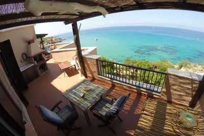 Image de Penthouse exclusif avec vue sur la mer. . . . . . . avec plage déserte sous la maison.