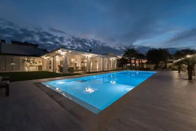 Image de Fantastique Villa Avec Piscine à Quelques pas de la Plage Dorée