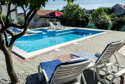 Image de Maison de vacances près de la mer et des plages avec piscine chauffée et barbecue