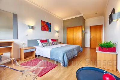 Image de Apt en copropriété avec piscine et magnifique vue mer, idéal pour les familles