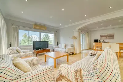 Image de Spacious 3-bedroom apt. , center of Kyrenia, sleeps 6, 5-star satisfaction rates