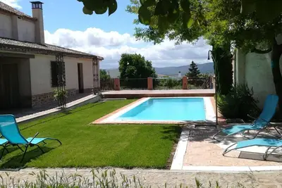 Image de Casa el Laurel de Marjaliza, Tolède, avec piscine et jardin