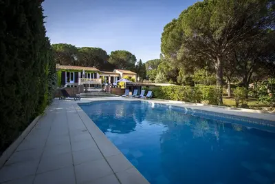 Image de Superbe propriété au coeur de la Provence. Grande piscine et espace extérieur