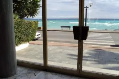 Image de Bel appartement en bord de mer avec piscine