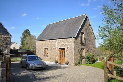 Image de Reconversion de haute qualité d'une grange dans un style contemporain.