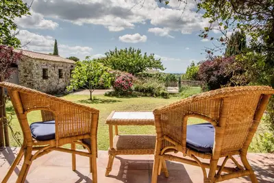 Image de Villa de 4 chambres avec piscine, près de la ville historique d'Uzès, sud de la France