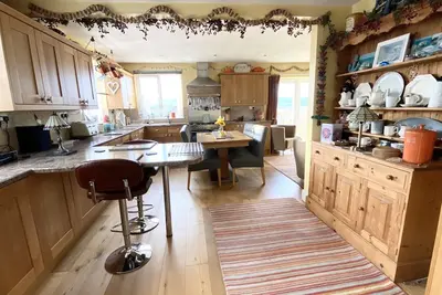 Image de Notre Jolie Maison Avec Balcon De Cuisine Avec Vue Sur Swanage Bay \/ Purbeck Hills