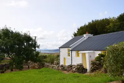 Image de Un Idyll irlandais - chalet stonewall traditionnel niché dans les collines au-dessus Downings