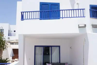 Image de Marina Rubicon - Villa 2 Chambres - Minutes du front de mer, piscine, Wifi.