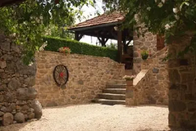 Image de Maison de caractère dans les gorges de l'Aveyron - gîte La Piera et Lou Garric