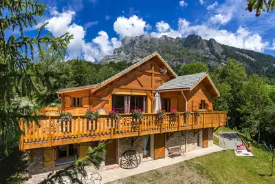 Image de Spacieux chalet & Spa sur 1600 m de terrain plein sud avec vue - 14 personnes