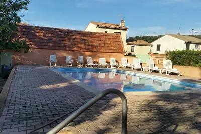Image de Deux étages de Grande Villa avec Piscine