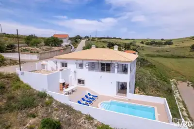 Image de Villa moderne avec piscine privée