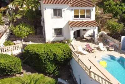 Image de Hillside Villa avec piscine privée et vue imprenable
