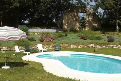 Image de gite en pierre, dans ancienne ferme, avec piscine, nombreux loisirs à proximité