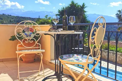 Image de Villa privée avec grande piscine, climatisation et vue imprenable sur les montagnes et la mer