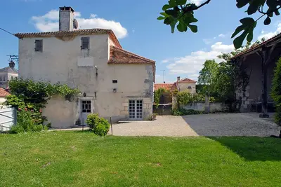 Image de La Maison de Nanteuil, authentique maison de campagne d'époque, Dordogne